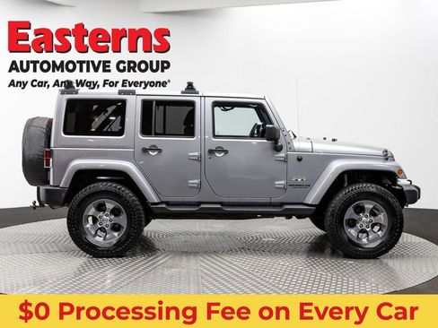 Used 2017 Jeep Wrangler Unlimited Sahara w/ Max Tow Package AWD/4WD image 4