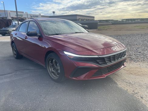 Used 2025 Hyundai Elantra SEL FWD image 7