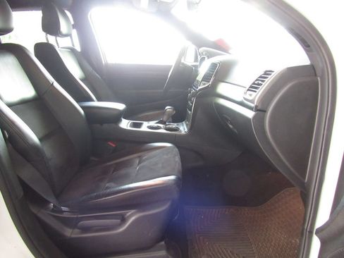 Used 2021 Jeep Grand Cherokee Laredo X AWD/4WD image 18