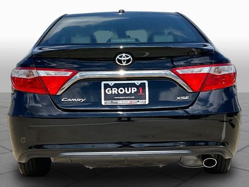 Used 2017 Toyota Camry XSE w/ Moonroof Package FWD image 5