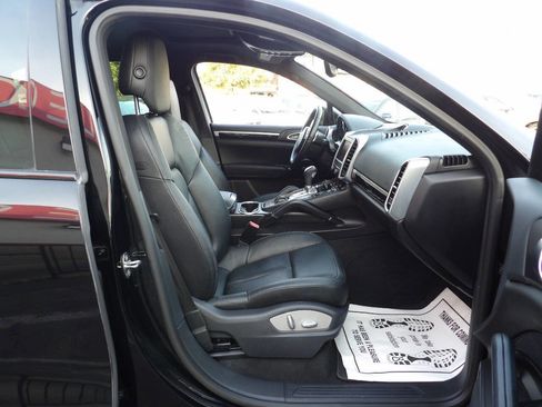 Used 2014 Porsche Cayenne image 6