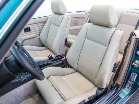 Used 1992 BMW 325i Convertible RWD image 8