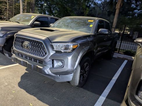 Used 2019 Toyota Tacoma TRD Sport w/ Technology Package image 4