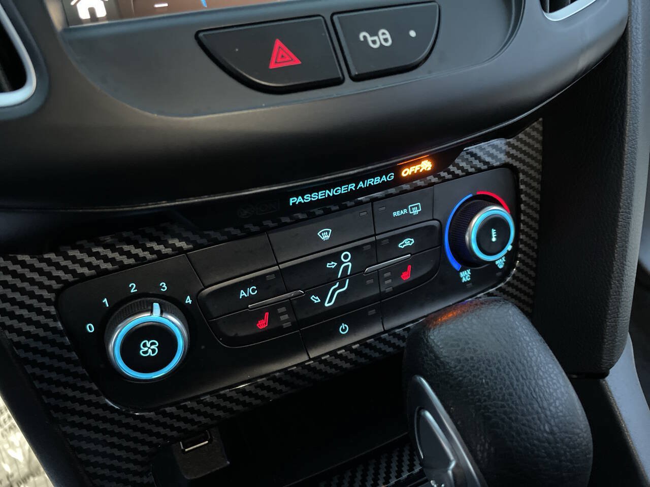 Used 2018 Ford Focus SE w/ Cold Weather Package FWD image 13
