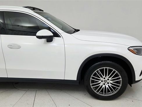 Used 2025 Mercedes-Benz GLC 300 image 4