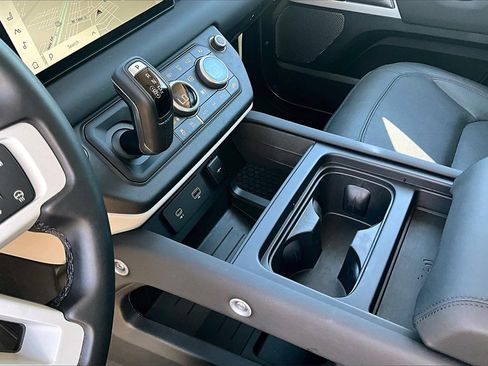 Used 2024 Land Rover Defender 110 S image 14