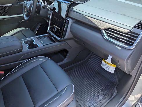 New 2026 GMC Acadia Denali w/ Super Cruise Package image 36