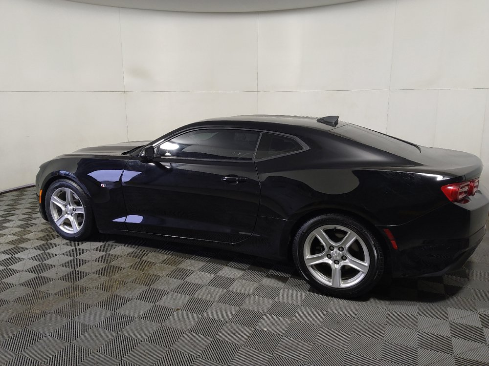 Used 2020 Chevrolet Camaro LT RWD image 3