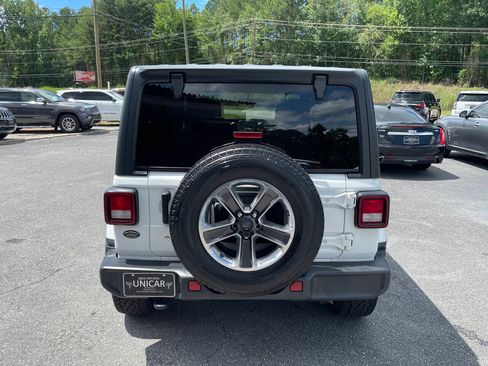 Used 2019 Jeep Wrangler Unlimited Sahara AWD/4WD image 5