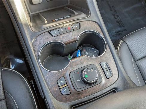 Used 2020 GMC Acadia Denali AWD/4WD image 13