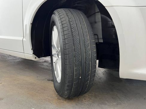 Used 2019 Dodge Grand Caravan SXT FWD image 32