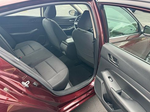 Used 2025 Nissan Altima 2.5 SV FWD image 17