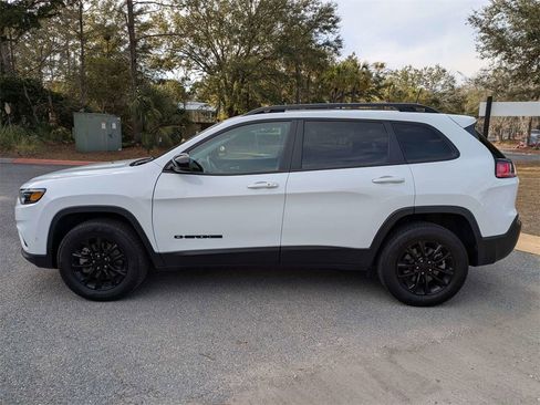 Used 2023 Jeep Cherokee Altitude Lux image 7