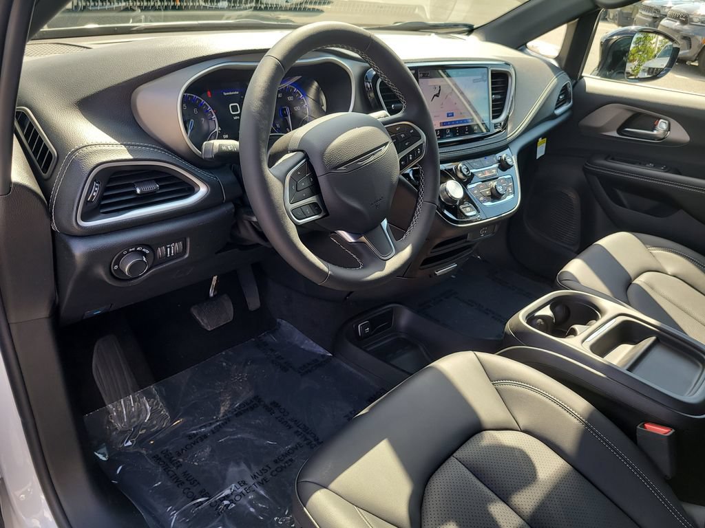 New 2027 Chrysler Pacifica Select w/ Family Tech Group FWD image 19