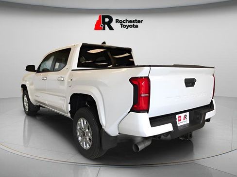Used 2025 Toyota Tacoma SR5 image 5