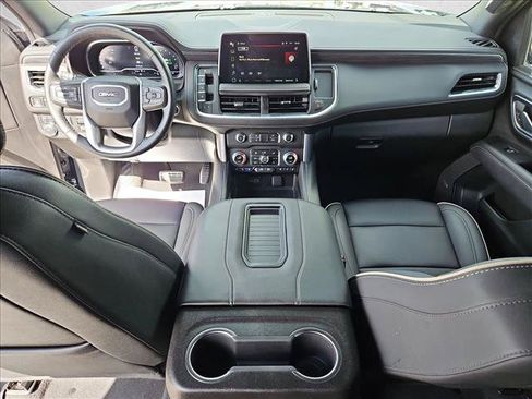 Used 2024 GMC Yukon SLT w/ SLT Luxury Package AWD/4WD image 19