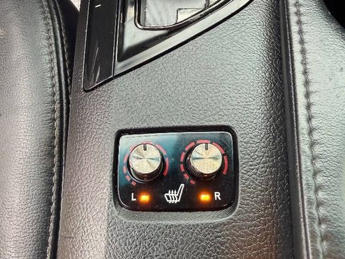 Used 2013 Toyota Avalon XLE image 18