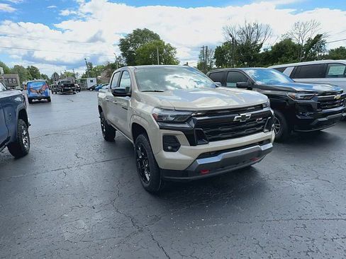 Certified 2024 Chevrolet Colorado Z71 w/ LPO, Dark Essentials Package image 8