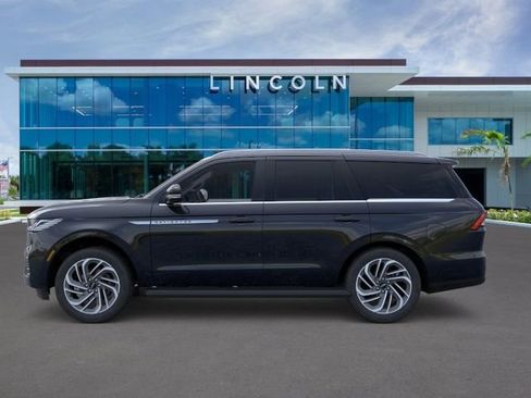 New 2026 Lincoln Navigator Premiere AWD/4WD image 3