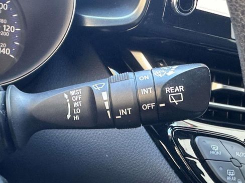 Used 2019 Toyota C-HR LE image 31