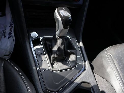 Used 2023 Volkswagen Tiguan SE image 32