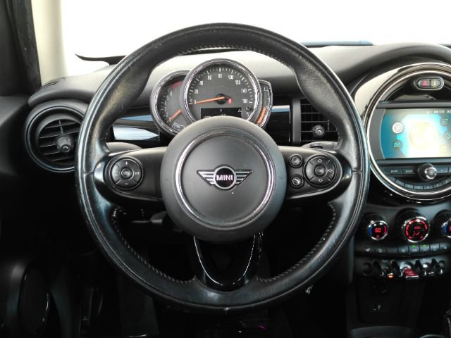 Used 2021 MINI Cooper 4-Door Hardtop FWD image 28