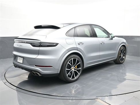 Used 2022 Porsche Cayenne Turbo image 23