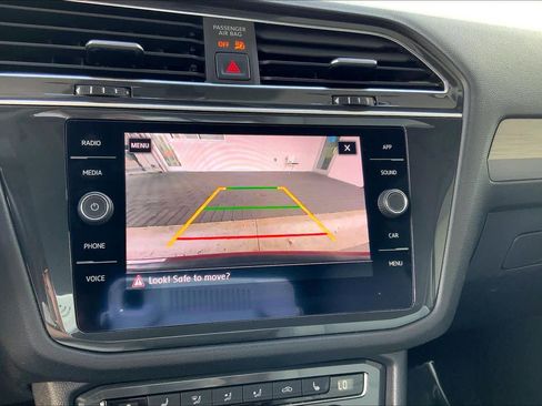 Used 2019 Volkswagen Tiguan SE w/ Panoramic Sunroof Package image 27