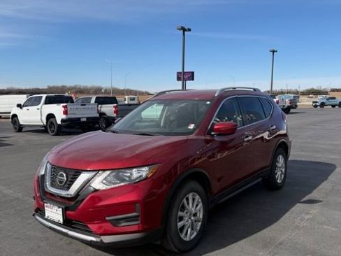 Used 2018 Nissan Rogue SV image 4