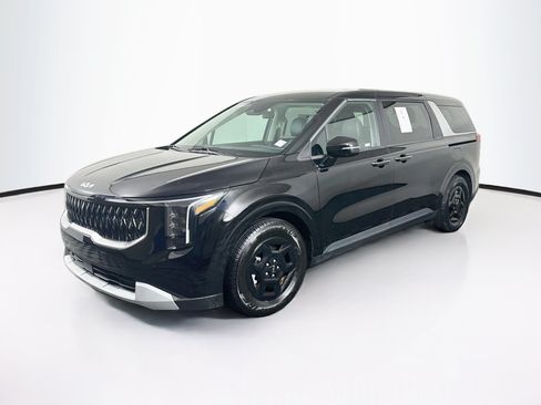 Used 2025 Kia Carnival FWD image 3