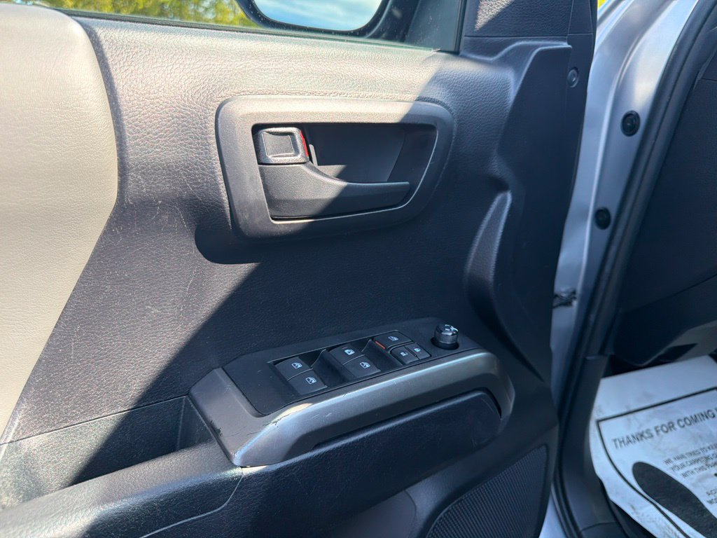 Used 2021 Toyota Tacoma SR5 AWD/4WD image 26