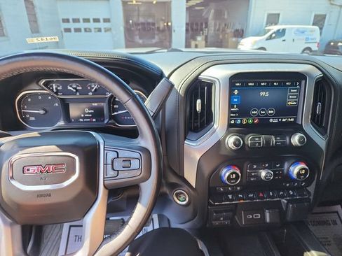 Used 2021 GMC Sierra 2500 SLT w/ SLT Preferred Package AWD/4WD image 12