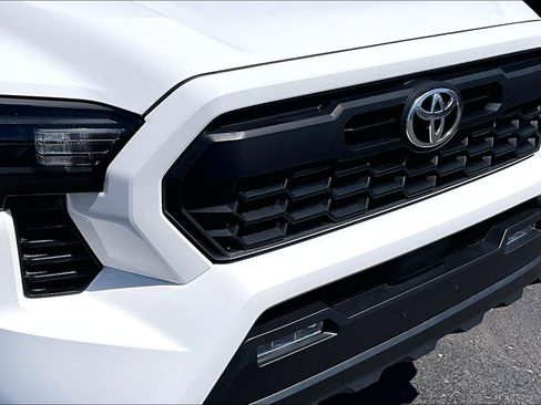Used 2024 Toyota Tacoma TRD Off-Road AWD/4WD image 30