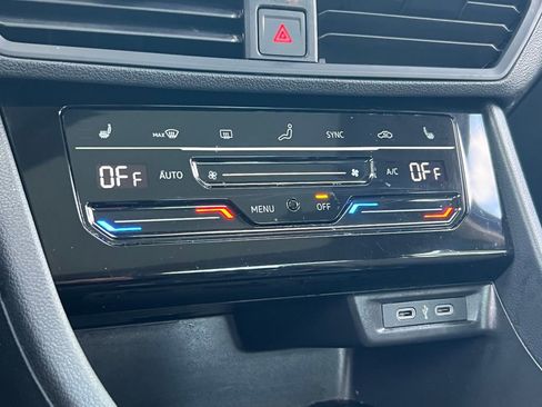 Used 2025 Volkswagen Jetta SE FWD image 23