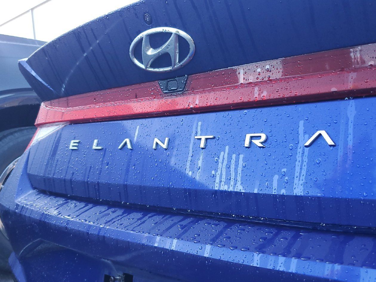 Used 2023 Hyundai Elantra Limited FWD image 7