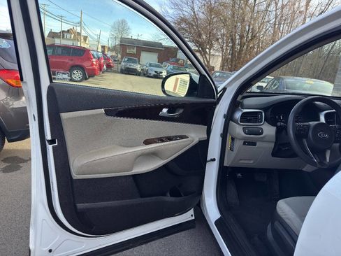 Used 2016 Kia Sorento FWD image 10