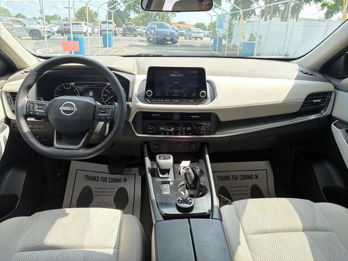 Used 2025 Nissan Rogue SV AWD/4WD image 15