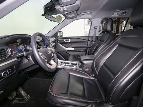 Used 2023 Ford Explorer XLT w/ Equipment Group 202A image 38