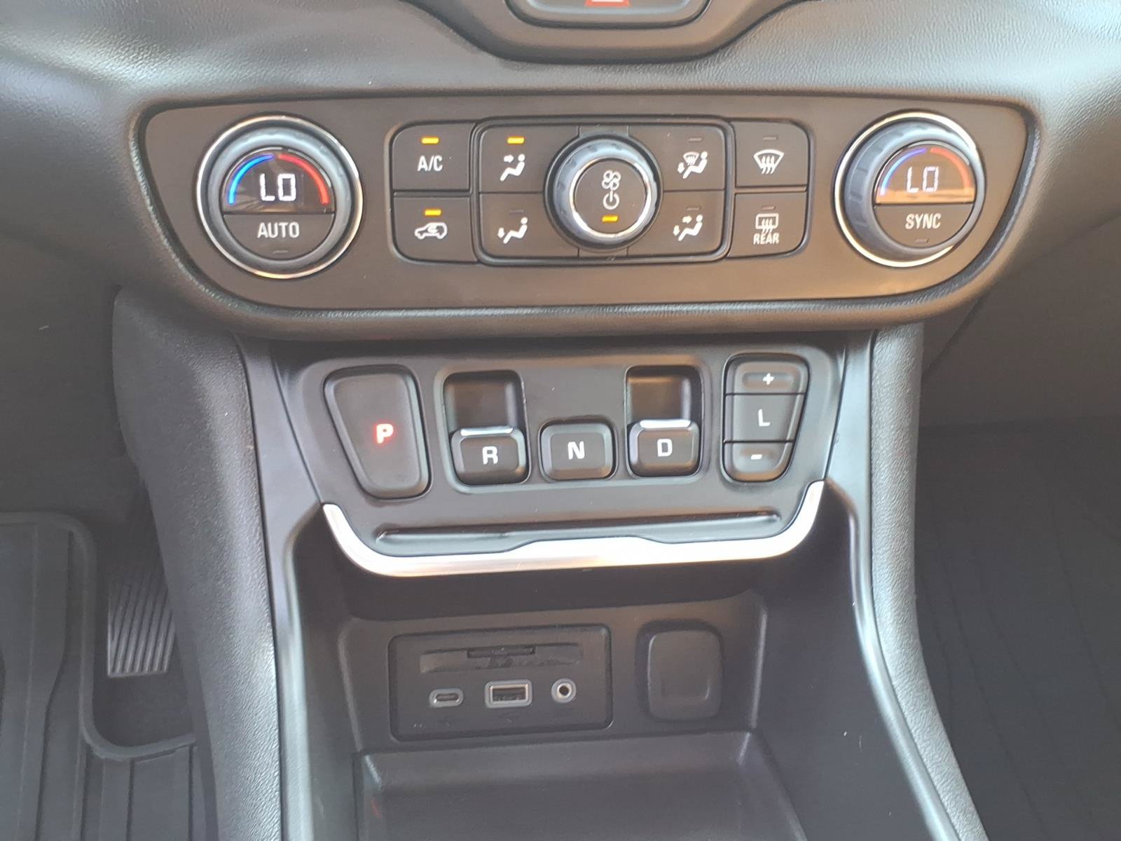 Certified 2019 GMC Terrain SLT w/ Preferred Package AWD/4WD image 20