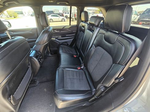 Used 2025 Jeep Grand Cherokee Altitude AWD/4WD image 28