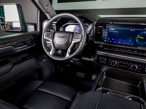 Used 2025 Chevrolet Silverado 2500 LTZ w/ Trail Boss Package AWD/4WD image 7