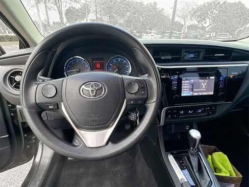Used 2017 Toyota Corolla LE image 12