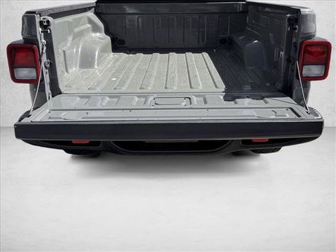 Used 2021 Jeep Gladiator Rubicon w/ Cold Weather Group AWD/4WD image 8
