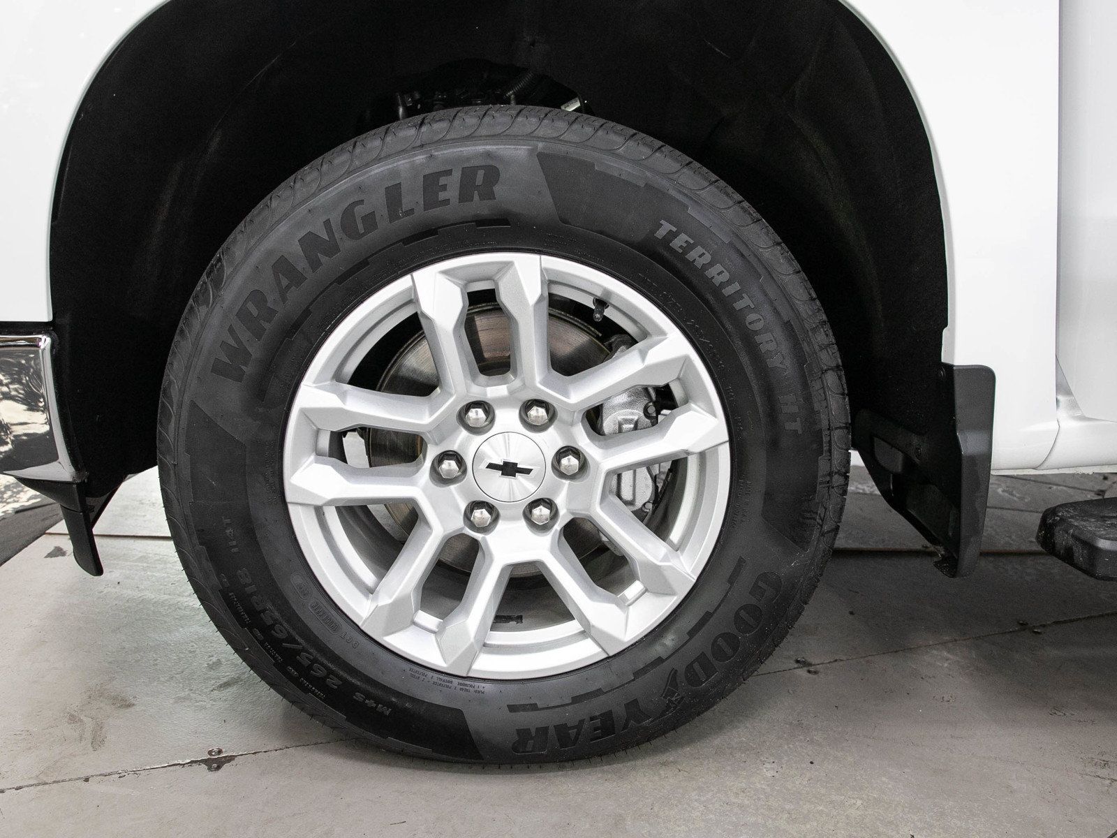 Used 2023 Chevrolet Silverado 1500 LT AWD/4WD image 30