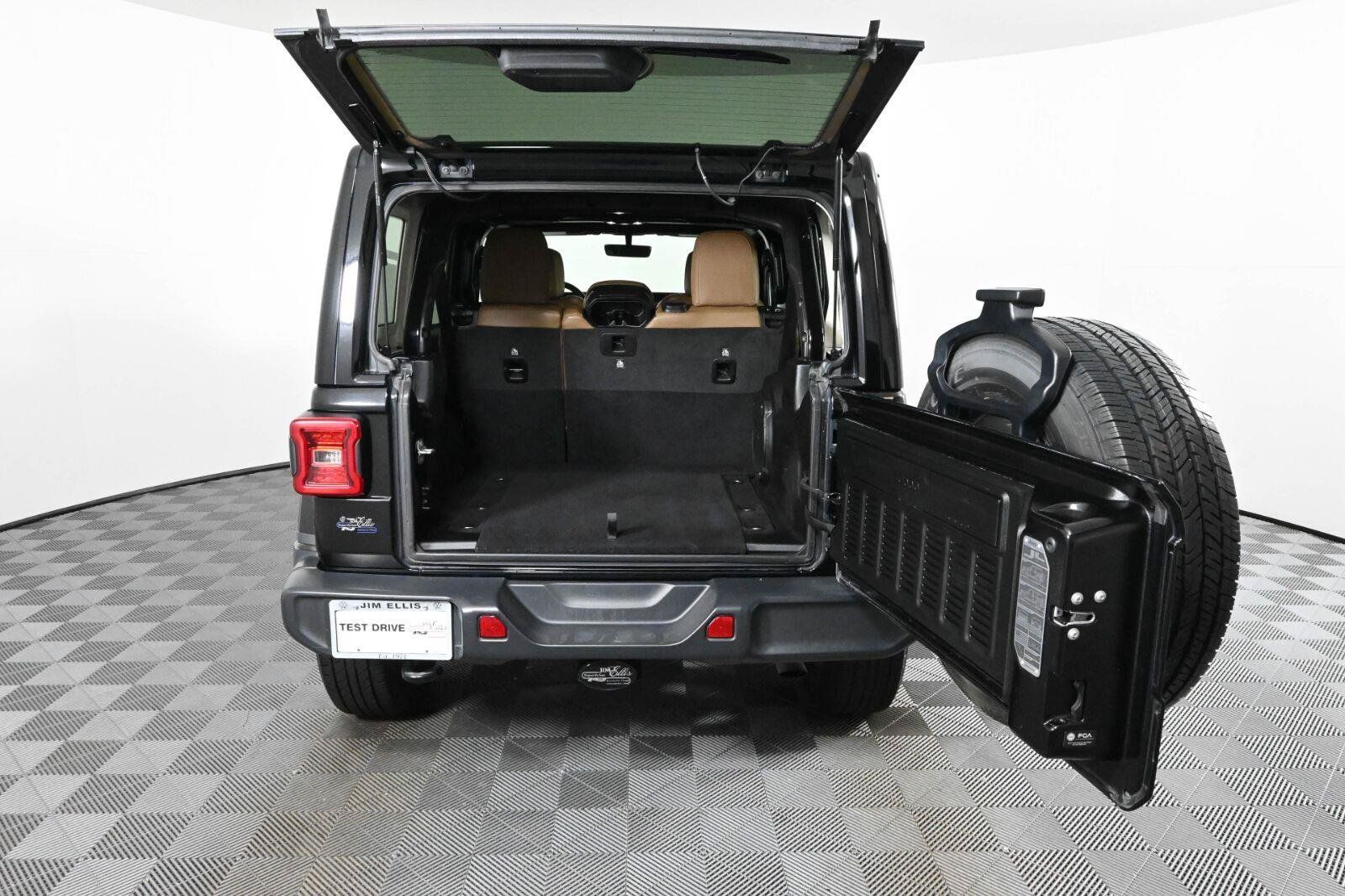 Used 2021 Jeep Wrangler Unlimited Sahara AWD/4WD image 8