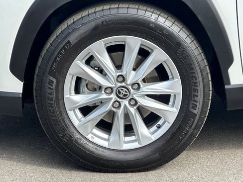 Certified 2025 Toyota Corolla Cross LE FWD image 27