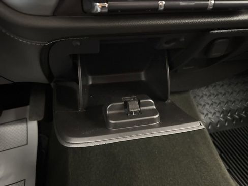 Used 2015 GMC Sierra 1500 SLE w/ SLE Value Package image 29