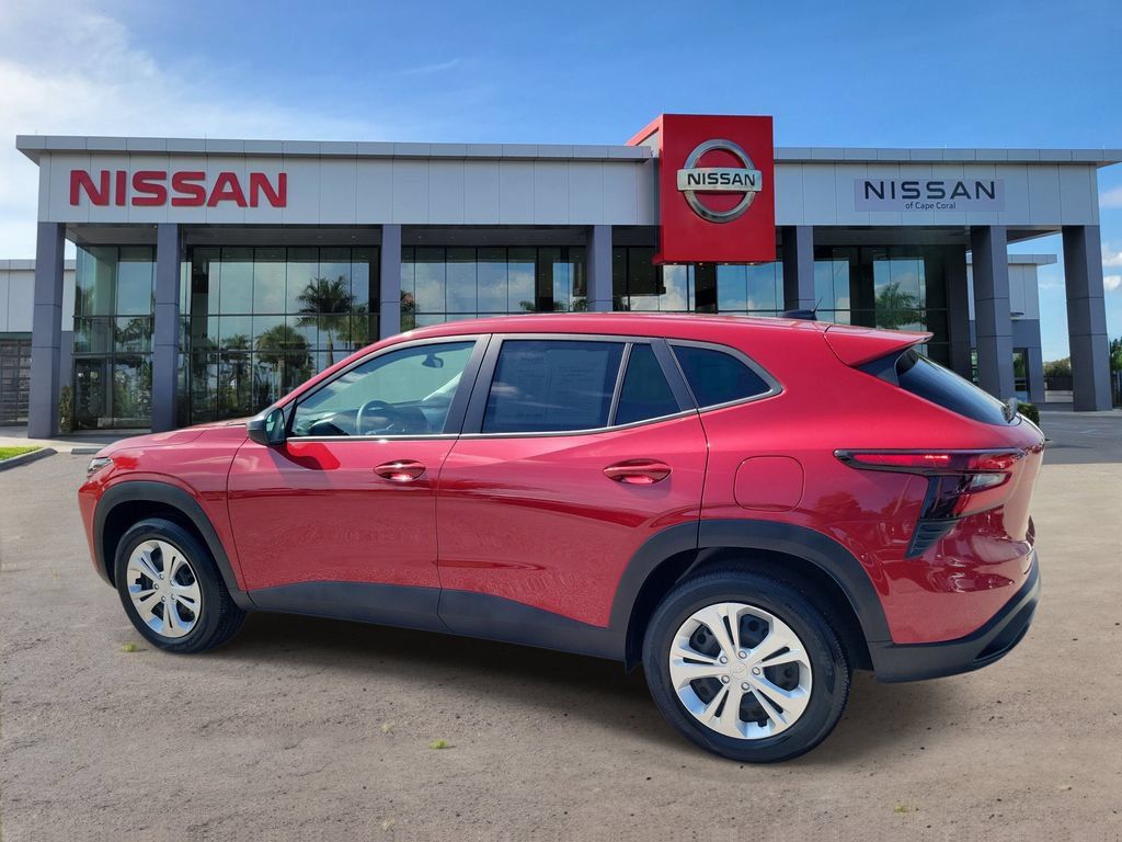 Used 2026 Chevrolet Trax LS FWD image 4