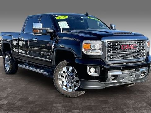 Used 2018 GMC Sierra 2500 Denali w/ Duramax Plus Package AWD/4WD image 11
