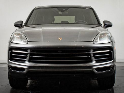 Certified 2022 Porsche Cayenne E-Hybrid w/ Premium Package image 11